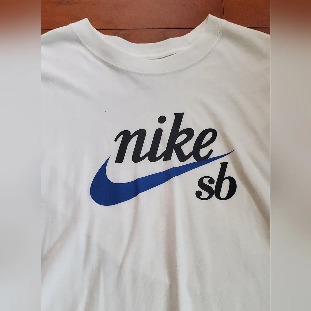 Nike SB White and Blue Short Sleeve Tee NWOT - Picture 2 of 3